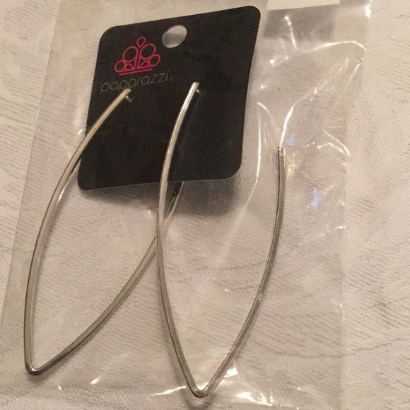 💃NWT Too Fashionable & So Much Fun To Wear Pierced Lightweight Earrings 💃 - Picture 4 of 4